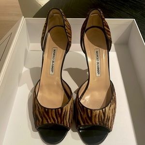 Authentic Manolo Blahnik open toe pump